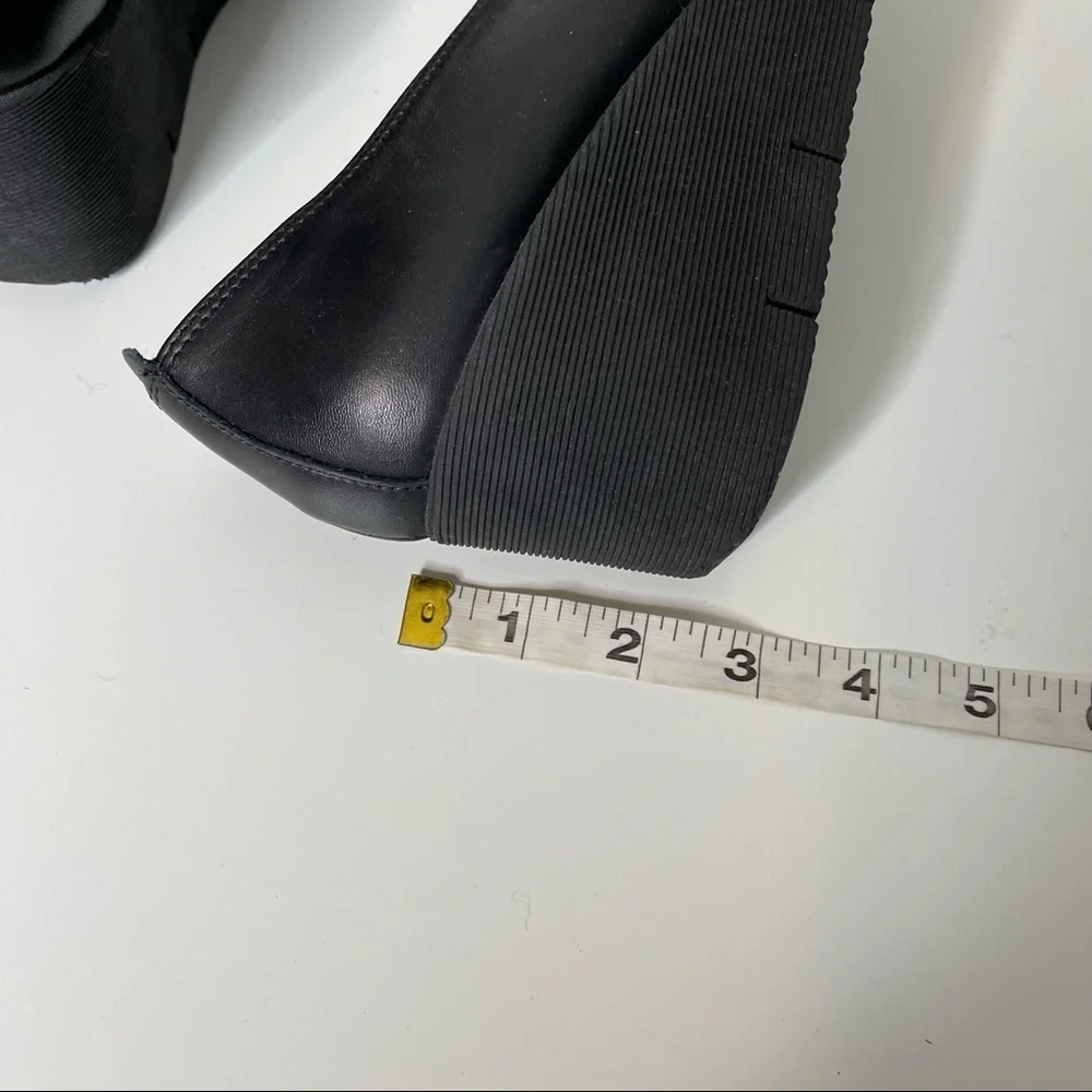 The Flexx black lesson wedge size 8